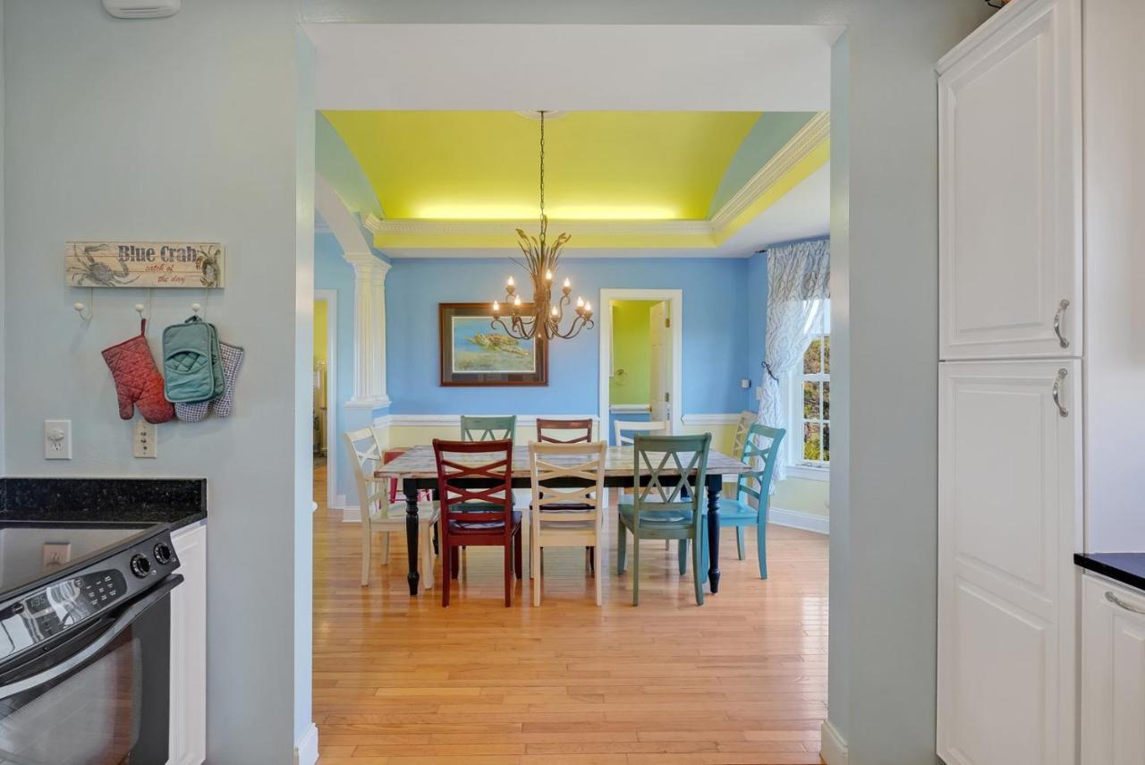 Luck & Laughter Villa Oak Island Exterior photo