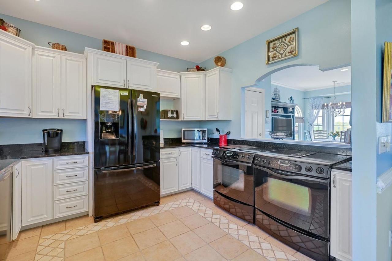 Luck & Laughter Villa Oak Island Exterior photo